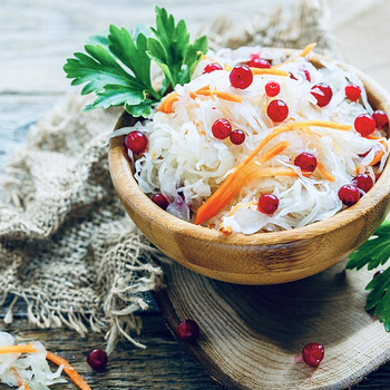 Квашеная капуста,зимние яблоки,топинамбур.