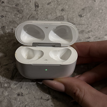 Apple AirPods — оригинальный кейс A2564, без наушников
