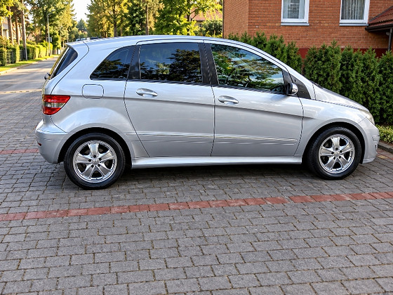 Mercedes-Benz B 200.