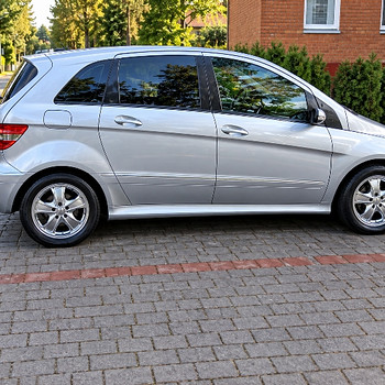 Mercedes-Benz B 200.