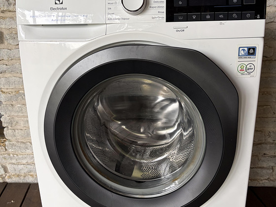 Pesumasin Electrolux Perfectcare 600