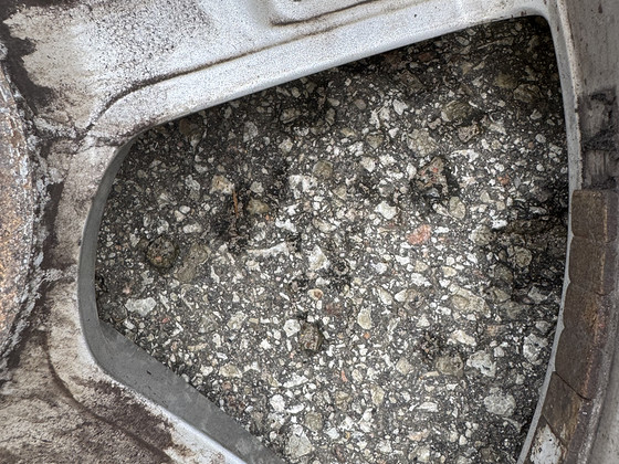 Müüa naastrehvid volvo velgedel