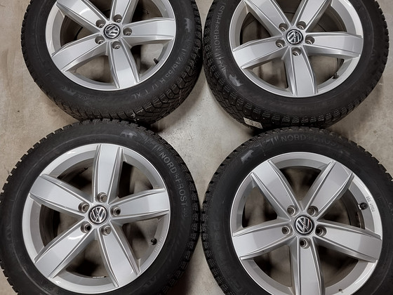 Vw originaal 17" veljed naastrehvidega