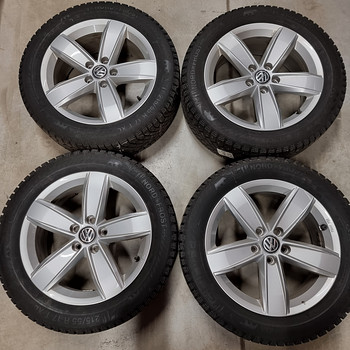 Оригинальные 17" диски VW с шипованными шинами