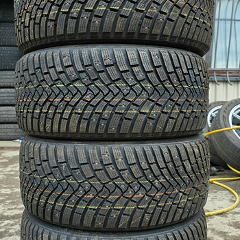 Шины R18 225 40 18 Continetal IceContact3 - новые, 4 шт.