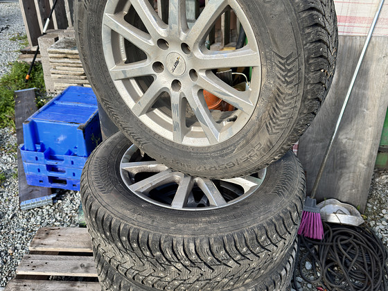 Alutec Veljed R17 5x114.3 + 225/65/R17 Nokian Hakkapeliitta