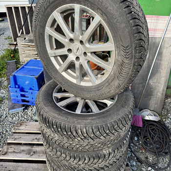 Alutec Veljed R17 5x114.3 + 225/65/R17 Nokian Hakkapeliitta