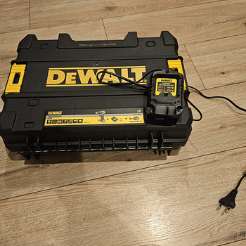 Dewalt kohver ja laadija