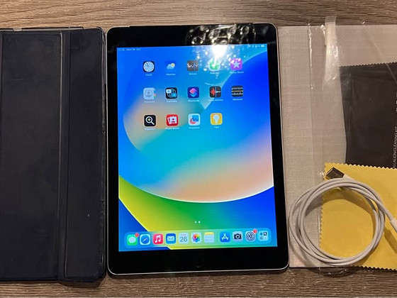 Apple iPad 9.7" 5th Gen (Wi‑Fi+Cellular) 32 Gb