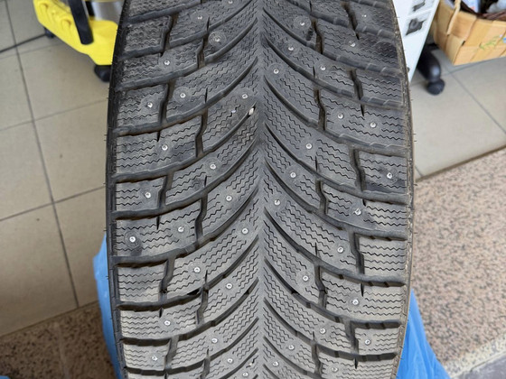 Gripmax SureGrip Pro Ice 285/35R22