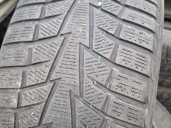 255/55R18