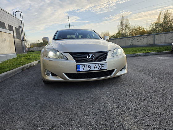 Lexus IS 250 2.5 V6 | 6MT | Mark Levinson |