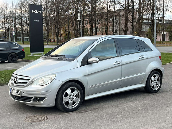MERCEDES-BENZ B 200