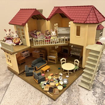 Sylvanian Families nukumaja koos mööbliga