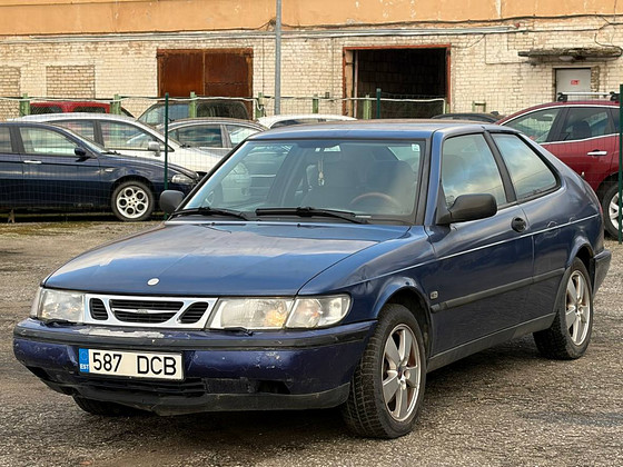 SAAB 900
