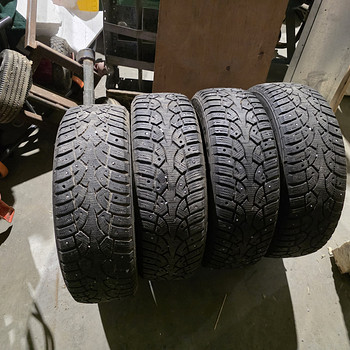Зимние шины 185/65 R15