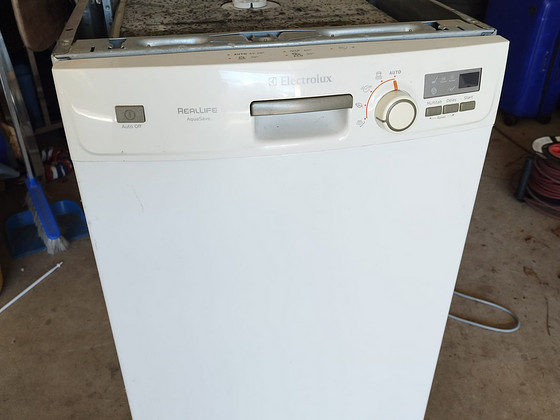 Electrolux ESF45050WR посудомоечная машина 45 см