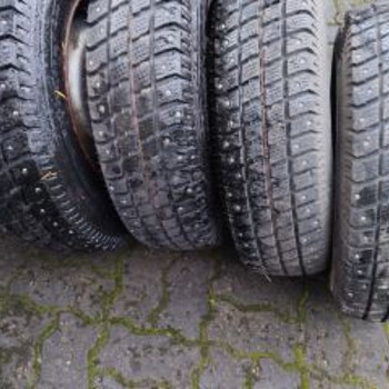 Зимние шины 195R14C ROADSTONE 8-9мм. 2009 г. 4 шт.