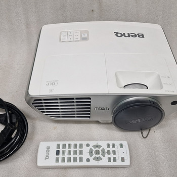 BenQ kodukino projektor, FULL HD!