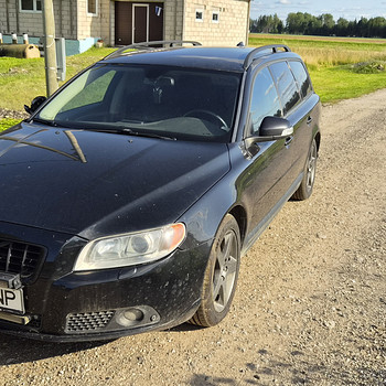 Volvo V70 2.4 136kw tervikuna varuosadeks