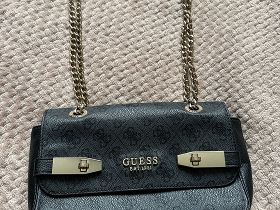 Сумочка Guess