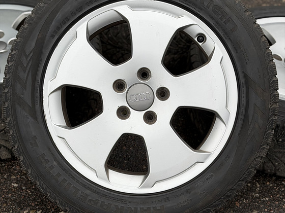 17" Audi originaalveljed 5x112 + naastrehvid 235/55/17