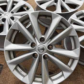 17" оригинальные диски Nissan 5x114,3