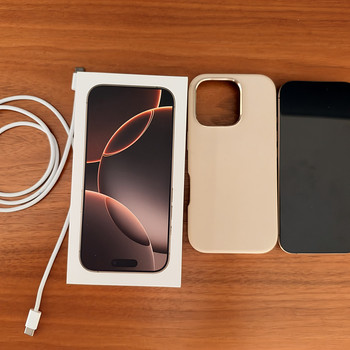 Apple iPhone 16 Pro 128GB – Desert Titanium, в идеальном состоянии
