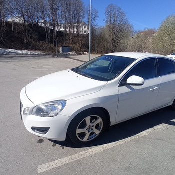 Volvo S60, 2011 — bensiin, automaat