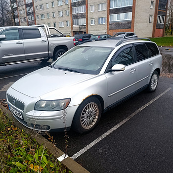 VOLVO V50