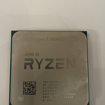 AMD Ryzen 7 3800XT protsessor — 8 tuuma / 16 lõime, AM4