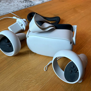 Meta Quest 2 VR