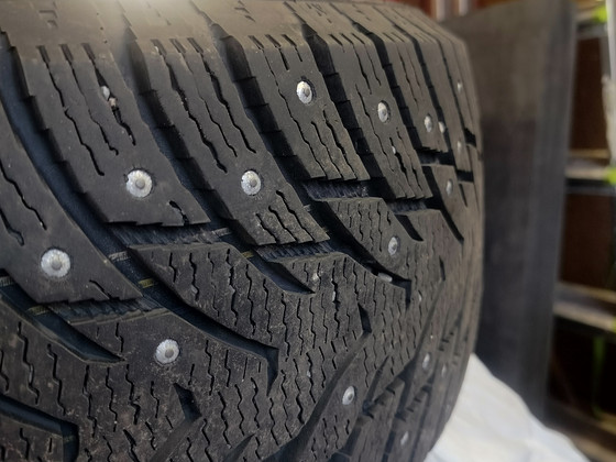 Talviste naastrehvide komplekt, 215/55 R17