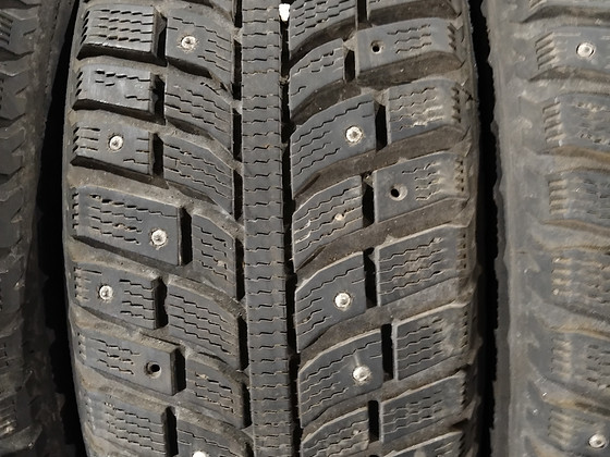 195/60R15 naelrehvid