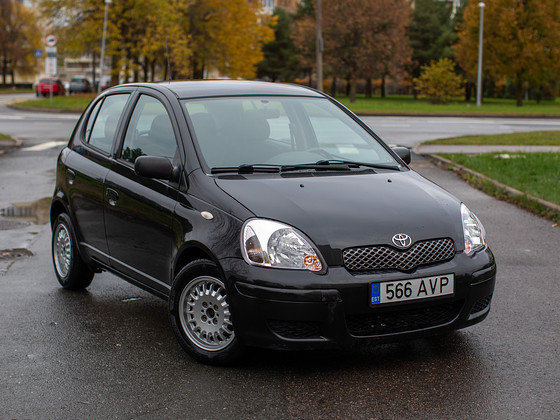 TOYOTA YARIS 2005 г., автомат, 1.3 бензин