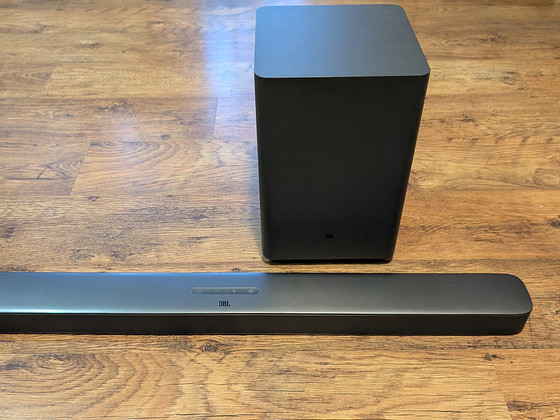 JBL Bar 2.1 Deep Bass — саундбар с беспроводным сабвуфером