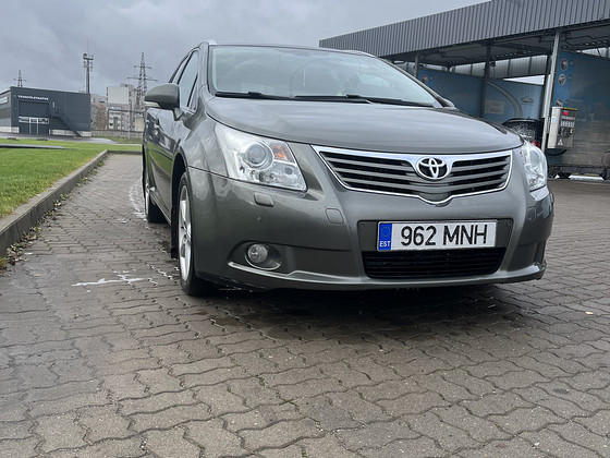 Toyota avensis 2010 1.8