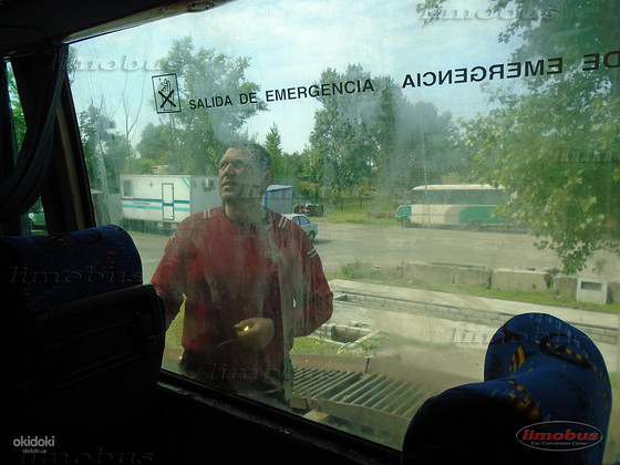 Чистка автобусных стеклопакетов