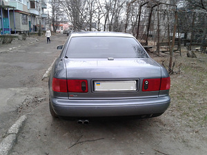 Audi A8 (2 фото з 5)