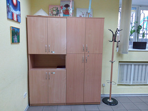 Офісні меблі (2 фото з 3)