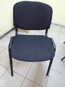 Офісні меблі (3 фото з 3)