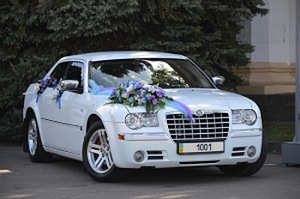 Свадебное авто Крайслер 300С (1 фото из 3)