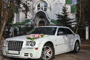Свадебное авто Крайслер 300С (3 фото из 3)