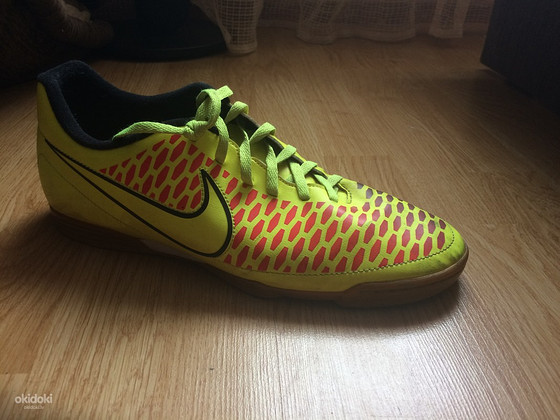 Nike, adidas
