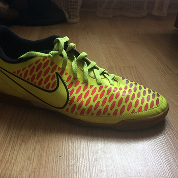 Nike, adidas