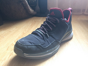 Nike, adidas (2 фото из 3)