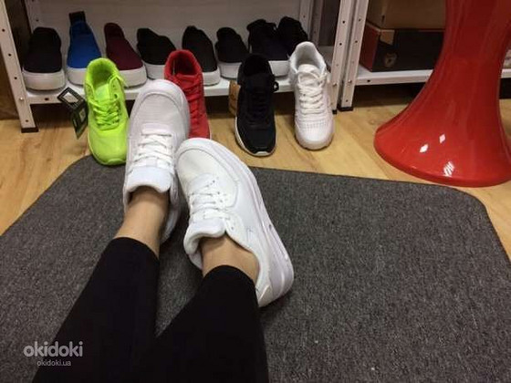 Кроссовки белые nike