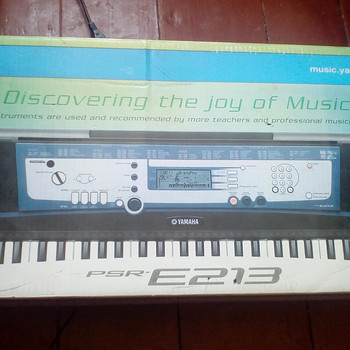 Ямаха PSR-E213