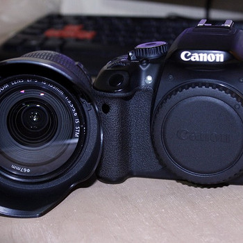 Фотоаппарат Canon 650D + 18-135 STM + подарунки