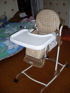 Стульчик для кормления Geoby (3 фото из 3)
